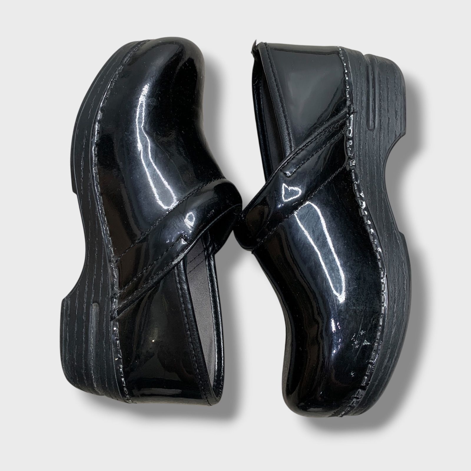 ☆dansko☆ダンスコXP☆パテントレザークロッグサンダル☆サボ☆黒