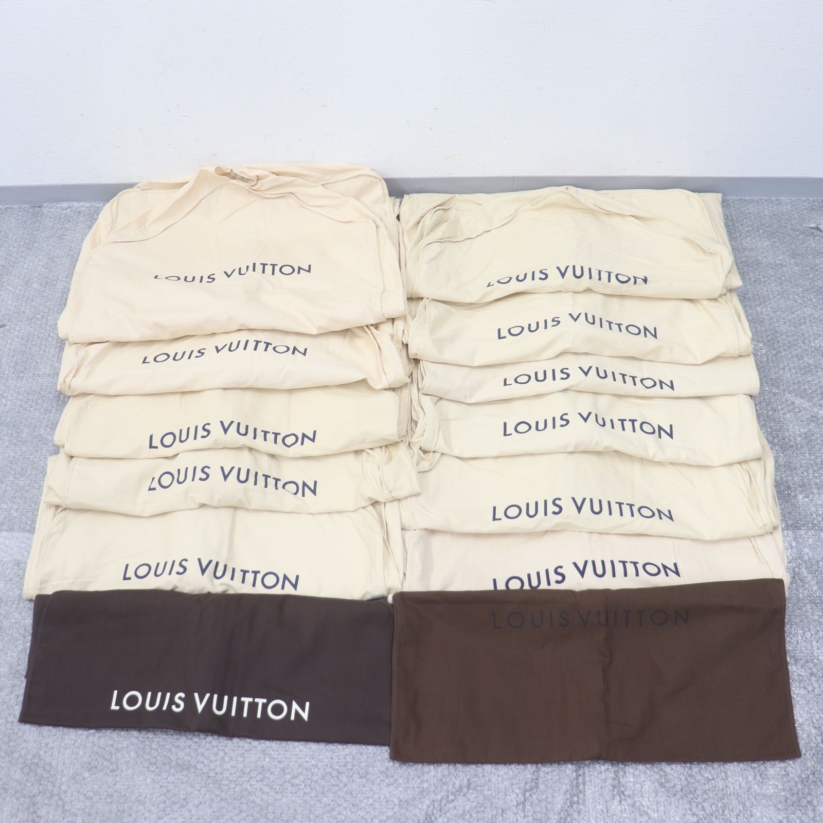 ITQIPIKX7Y6O LOUIS VUITTON ルイヴィトン ガーメントカバー ハンガー