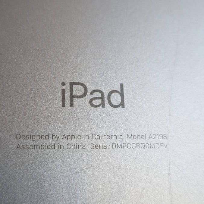 ☆【ジャンク】iPad 第7世代 32GB Wi-Fi+Cellularモデル 画面割れ