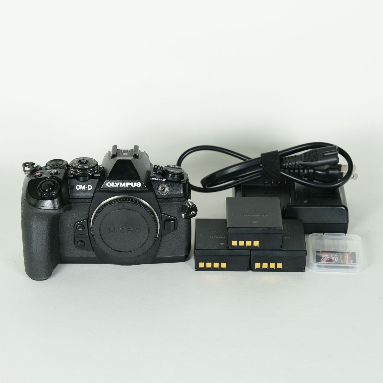 [평균 | 32 684 셔터 | 배터리 3개, SD 카드 포함] 올림푸스 OM-D E-M1 마크 II [바디] | 마이크로 포서드 마운트