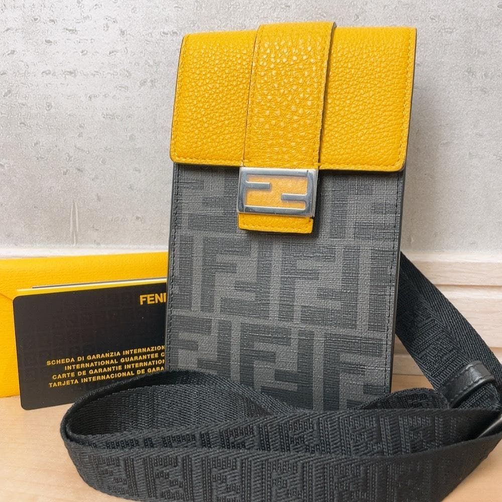 レディース FENDI フェンディ ズッカ柄 ショルダーバッグ 肩掛け 斜め掛け