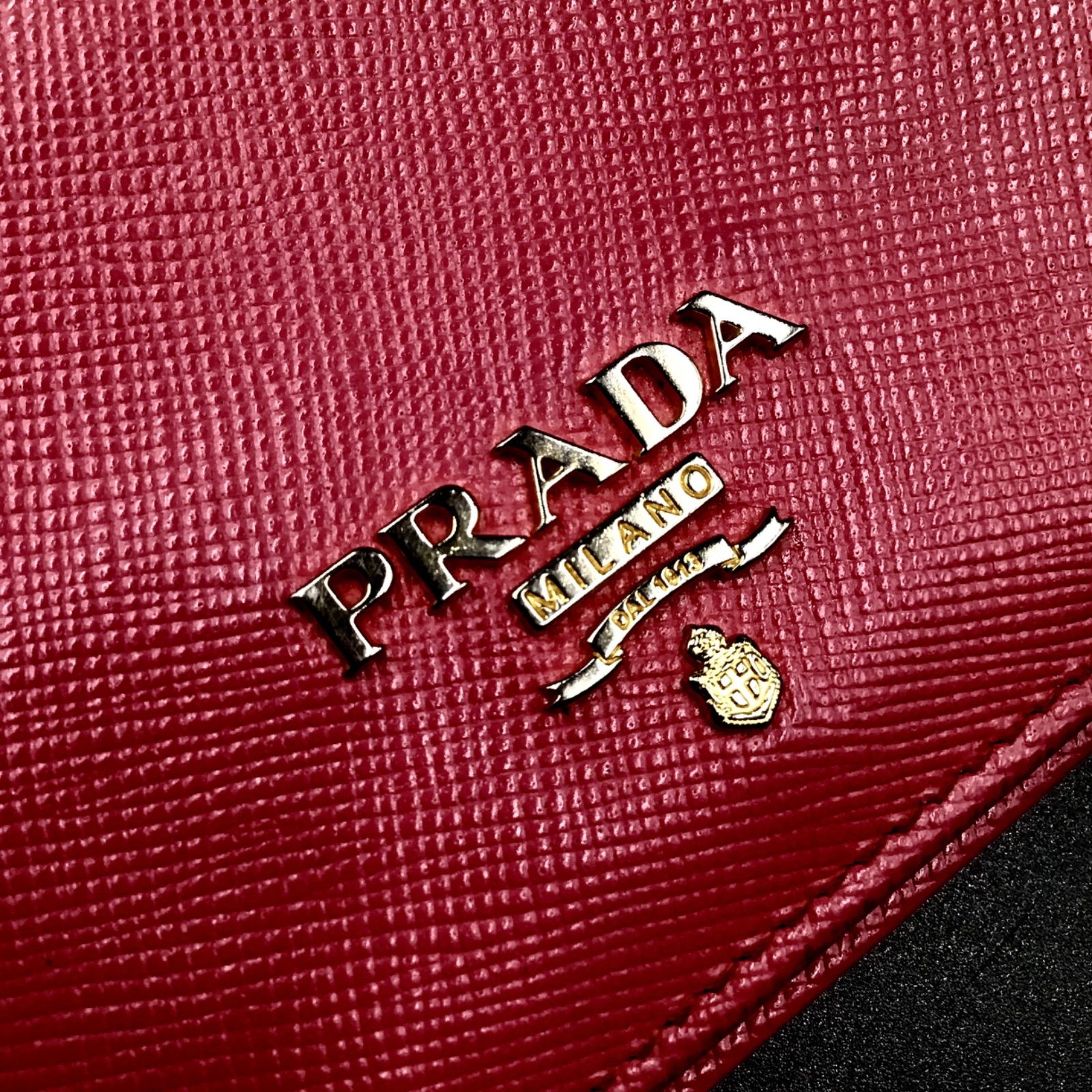 PRADA プラダ サフィアーノレザー カードケース 名刺入れ ピンク ゴールドロゴ PRADA プラダ サフィアーノレザー カードケース 名刺入れ ピンク ゴールドロゴ