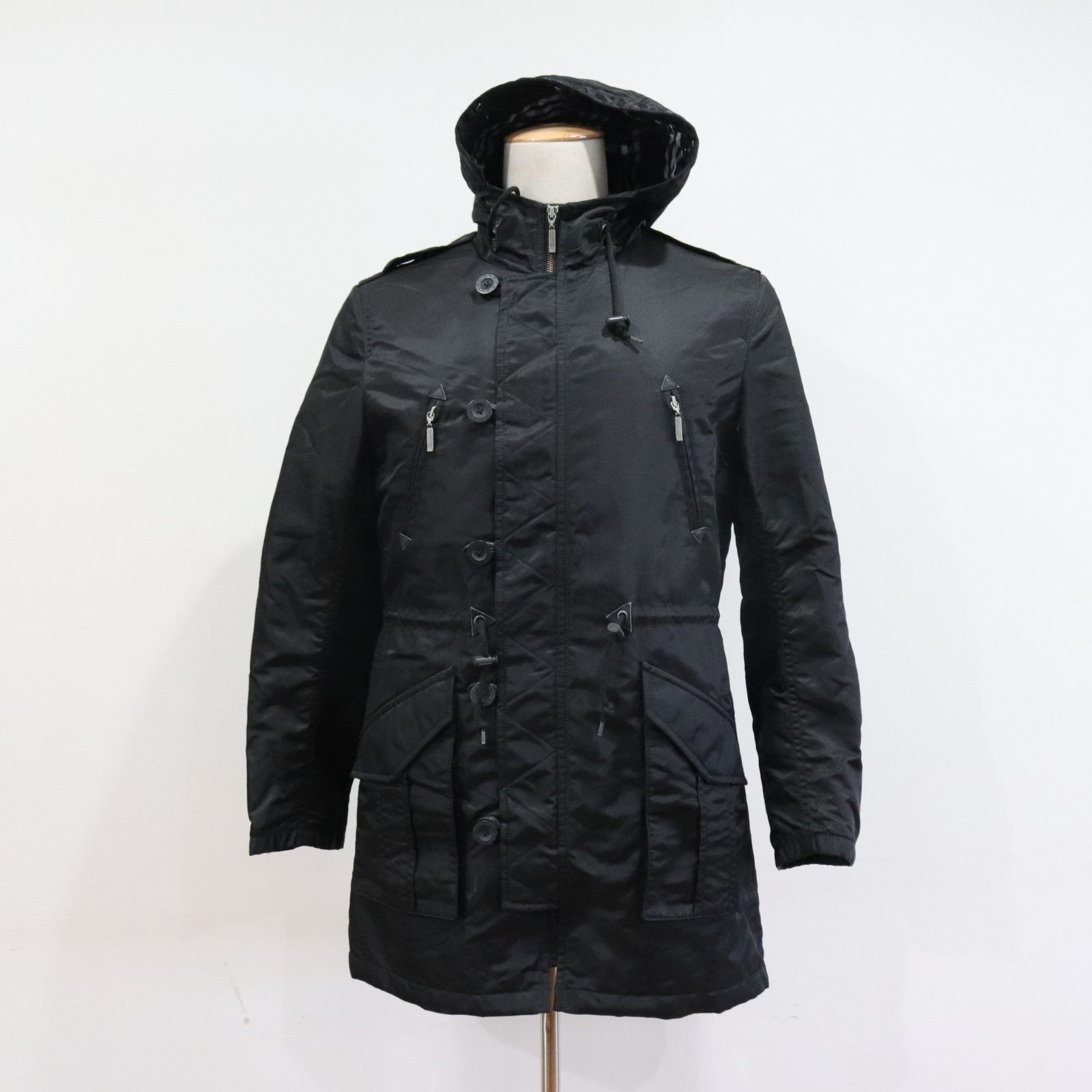 Burberry BLACK LABER バーバリー ブラックレーベル ナイロンコート Lサイズ フード付き_ラFU_D0717-F011 BLACK LABER バーバリー ブラックレーベル ナイロンコート Lサイズ フード付き_ラFU_D0717-F011