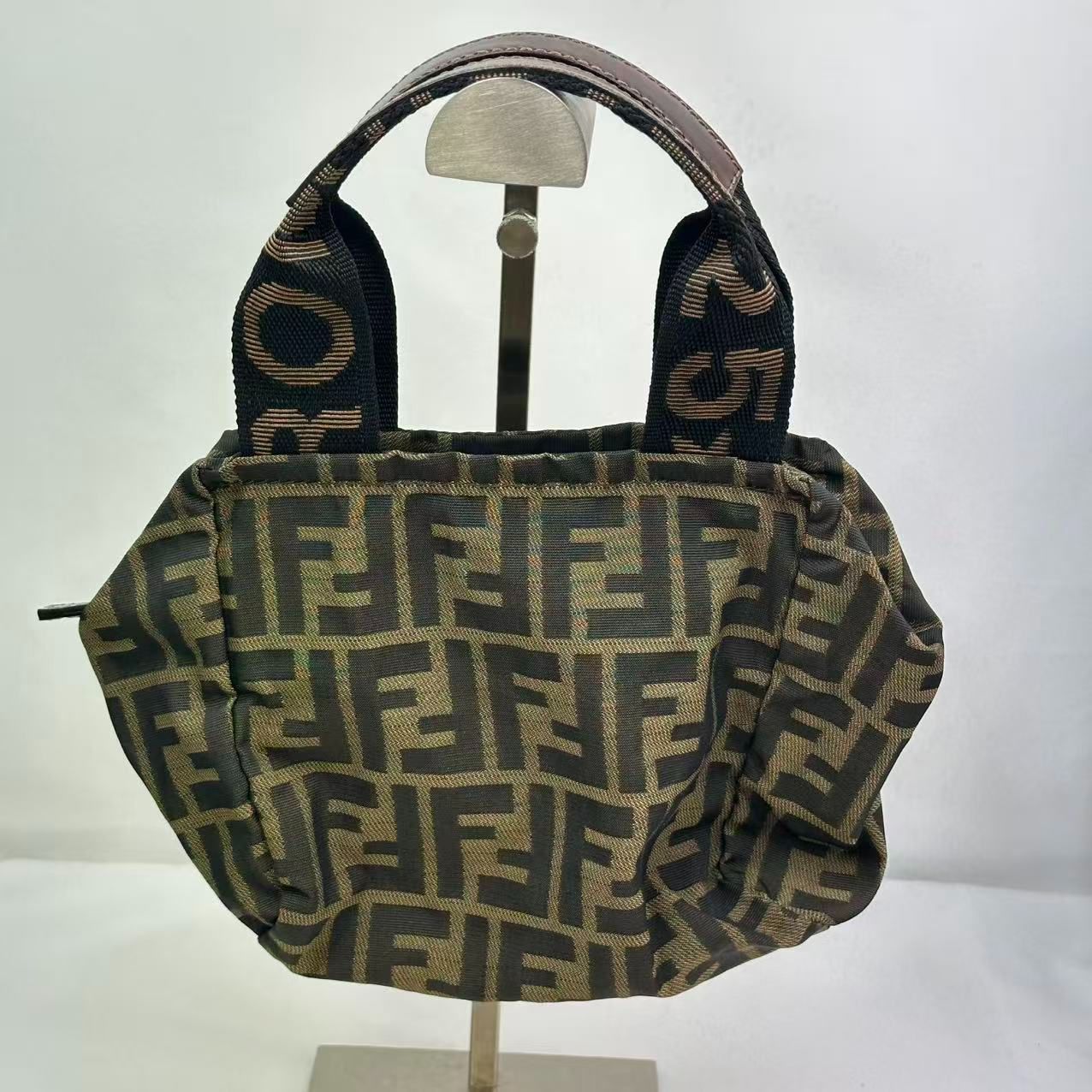 FENDI フェンディ ズッカ柄 ポーチ 折り畳み バニティ ミニ 