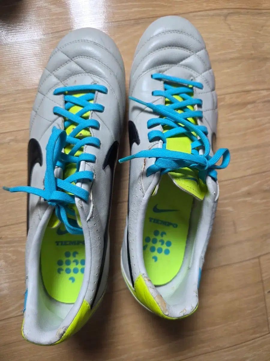 ナイキ ティエンポ サッカーシューズ 275mm