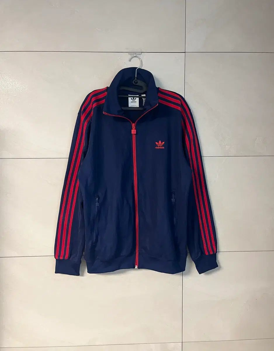 adidas BECKENBAUER(ベッケンバウアー) 必須アイテム ジャージ ネイビー/レッド (XL)