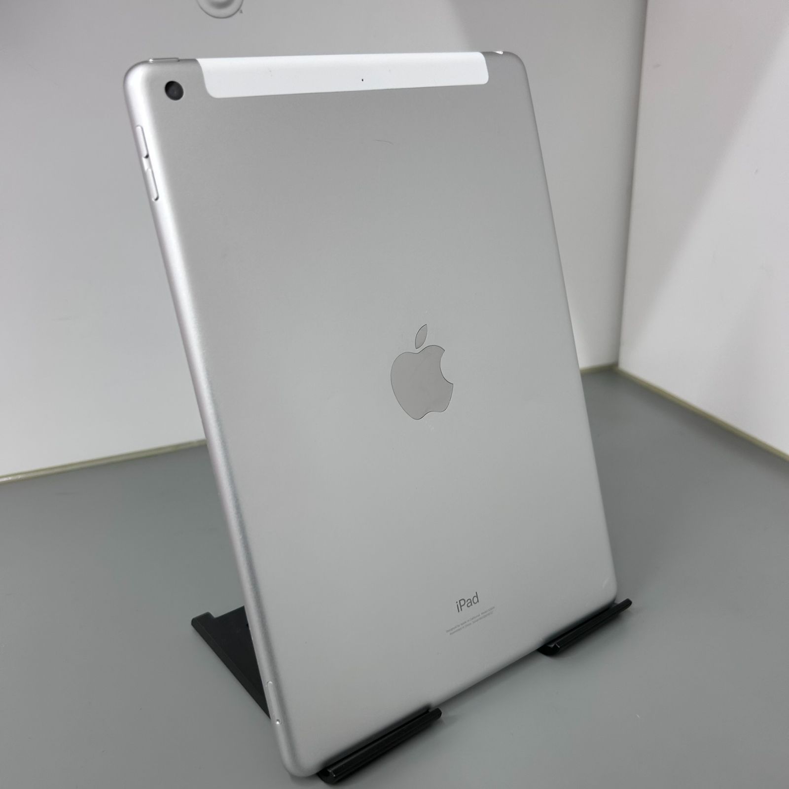 iPad 第9世代 64GB シルバー 中古 (ゆがみ・へこみあり) - メルカリ