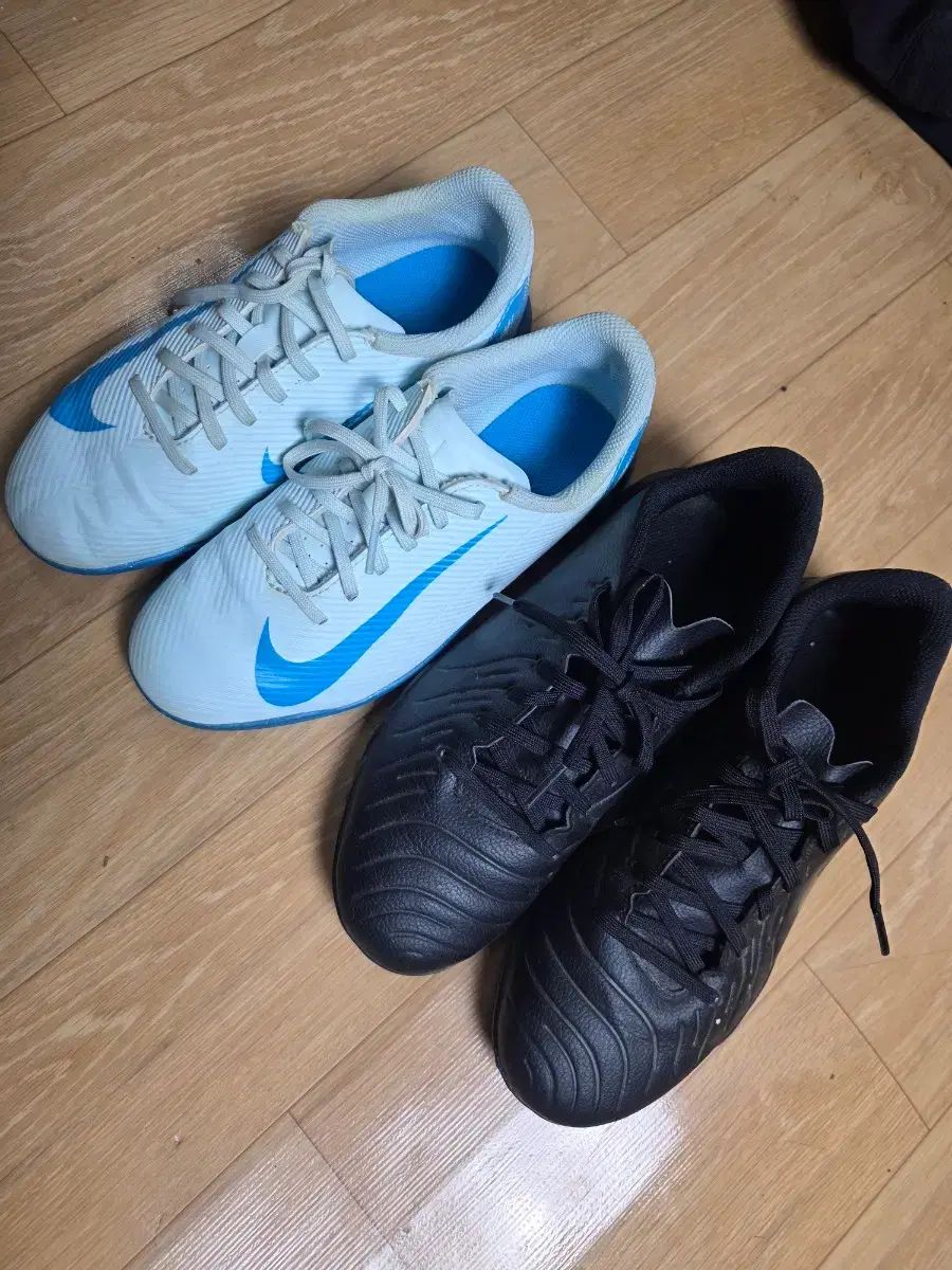 NIKE サッカーシューズ 230 スカイブルー、ブラック 240 2種 まとめ 実際に着用 1回 傷なし 良好