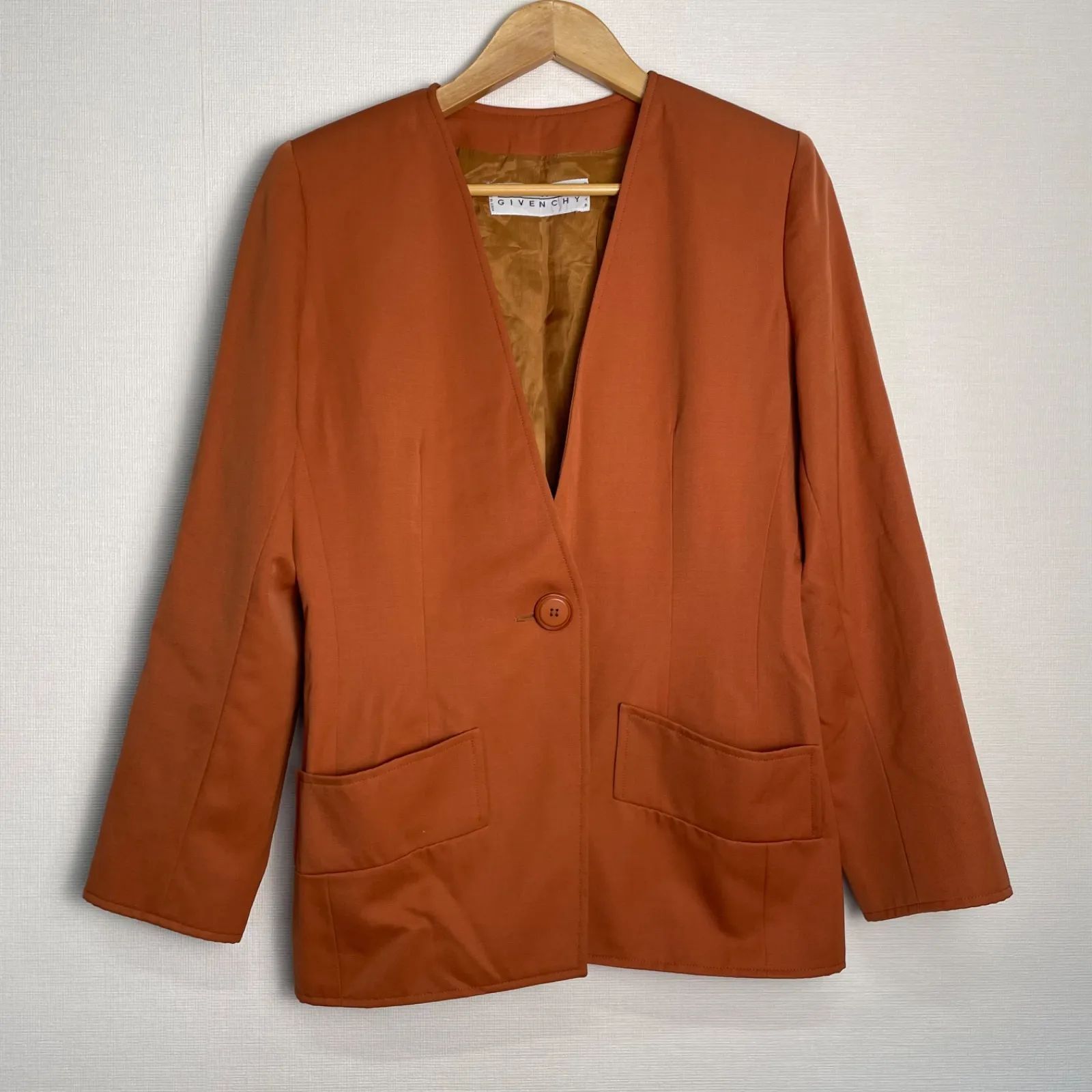 GIVENCHY - ジバンシー　ノーカラージャケット　ウール　GIVENCHY　ブラウン 合皮 GIVENCHY PARIS BOUTIQUES ジバンシィ ノーカラージャケット 1B