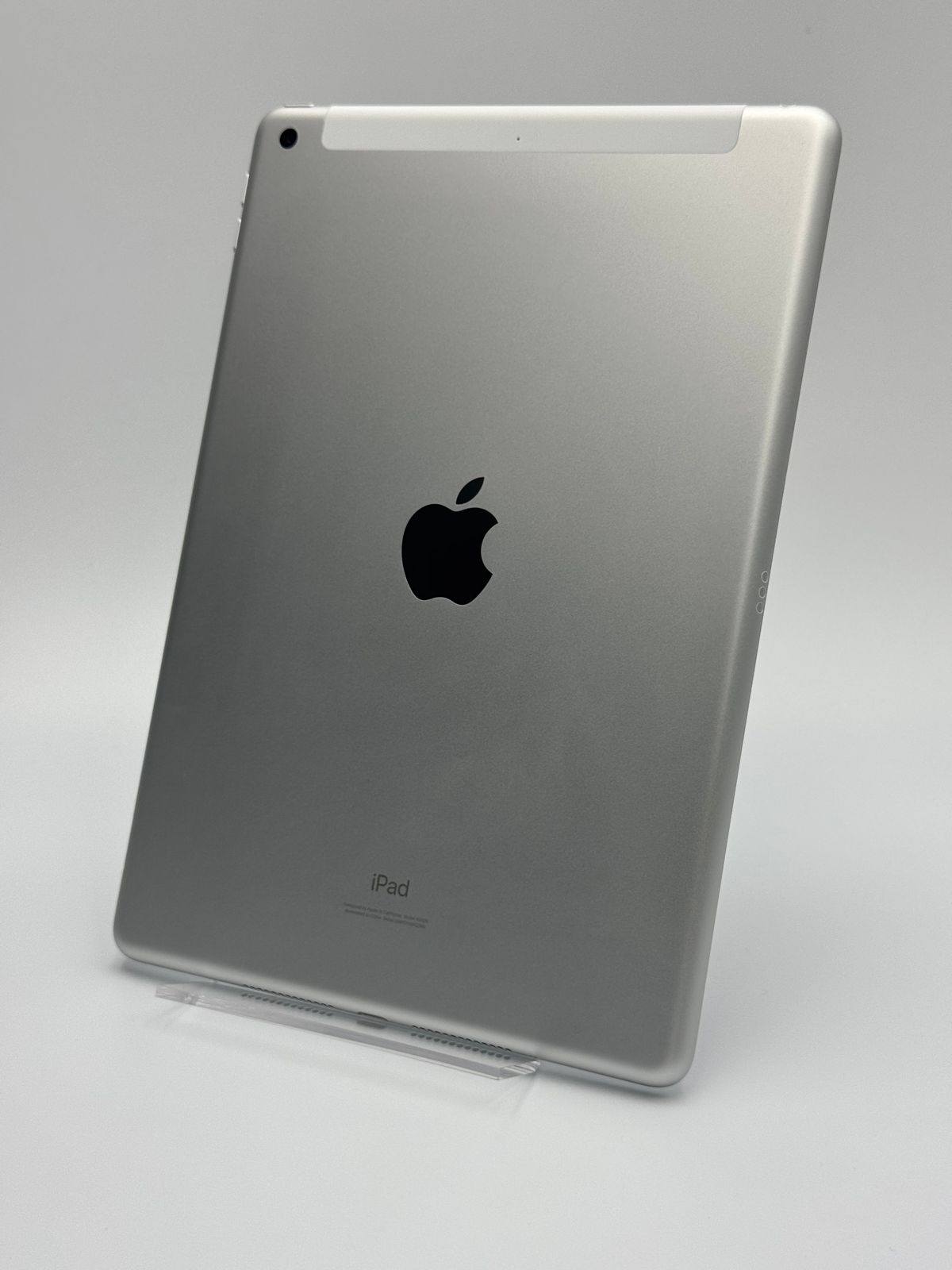 iPad 第8世代 32GB シルバー wifi+Cellular 中古A - メルカリ