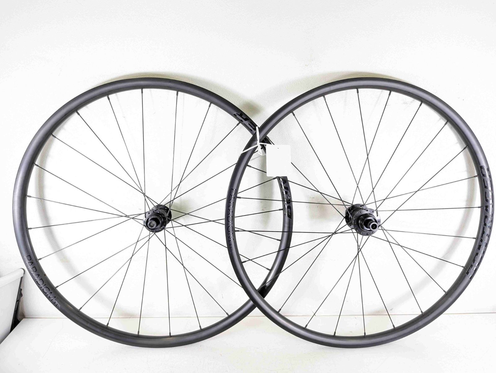 【並品】Bontrager ボントレガー PARADIGM SL クリンチャー 700c Shimano 11s センターロック ホイール HO260715D
