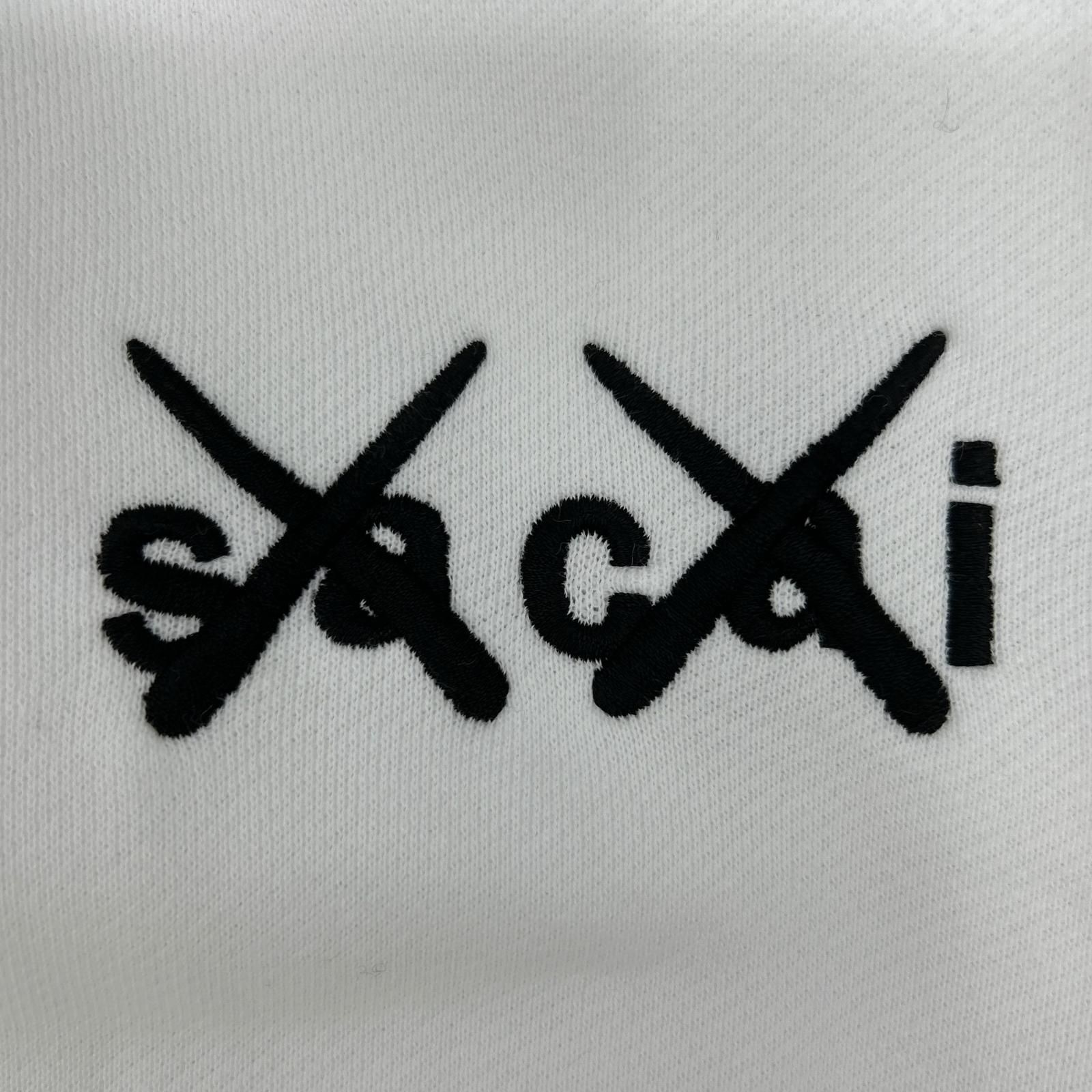 sacai サカイ 【×KAWS】21年製 21-0283S ホワイト ロゴ刺繍 フーディ 1