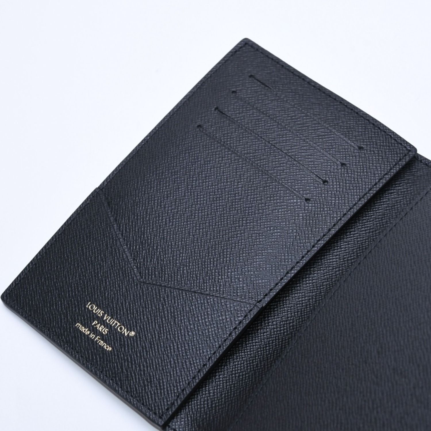 【新品未使用】LOUIS VUITTON パスポートケース ブラック タイガ 新品同様品 LOUIS VUITTON ルイヴィトン パスポートケース パスポート