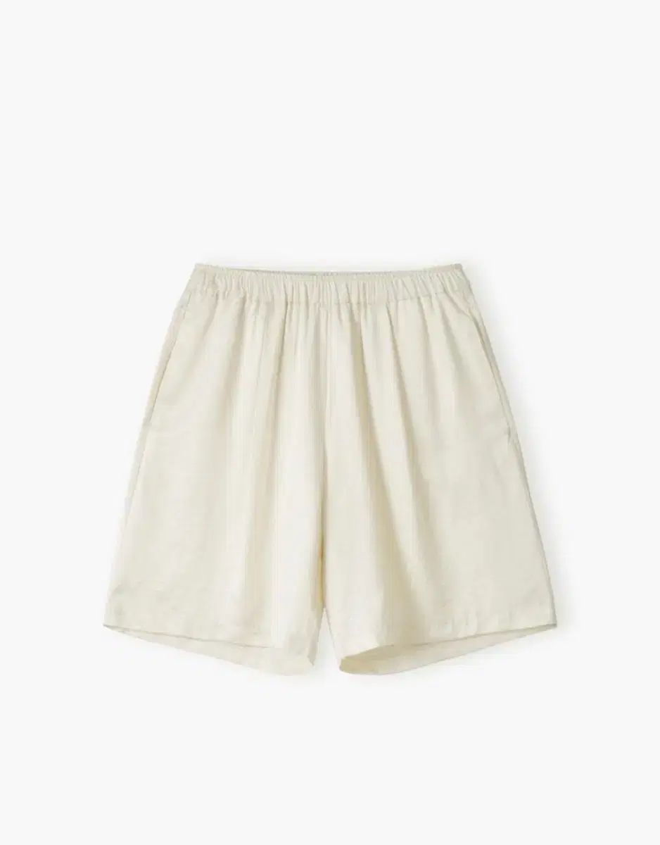 新品 エークリース サテンバミューダパンツ クリーム