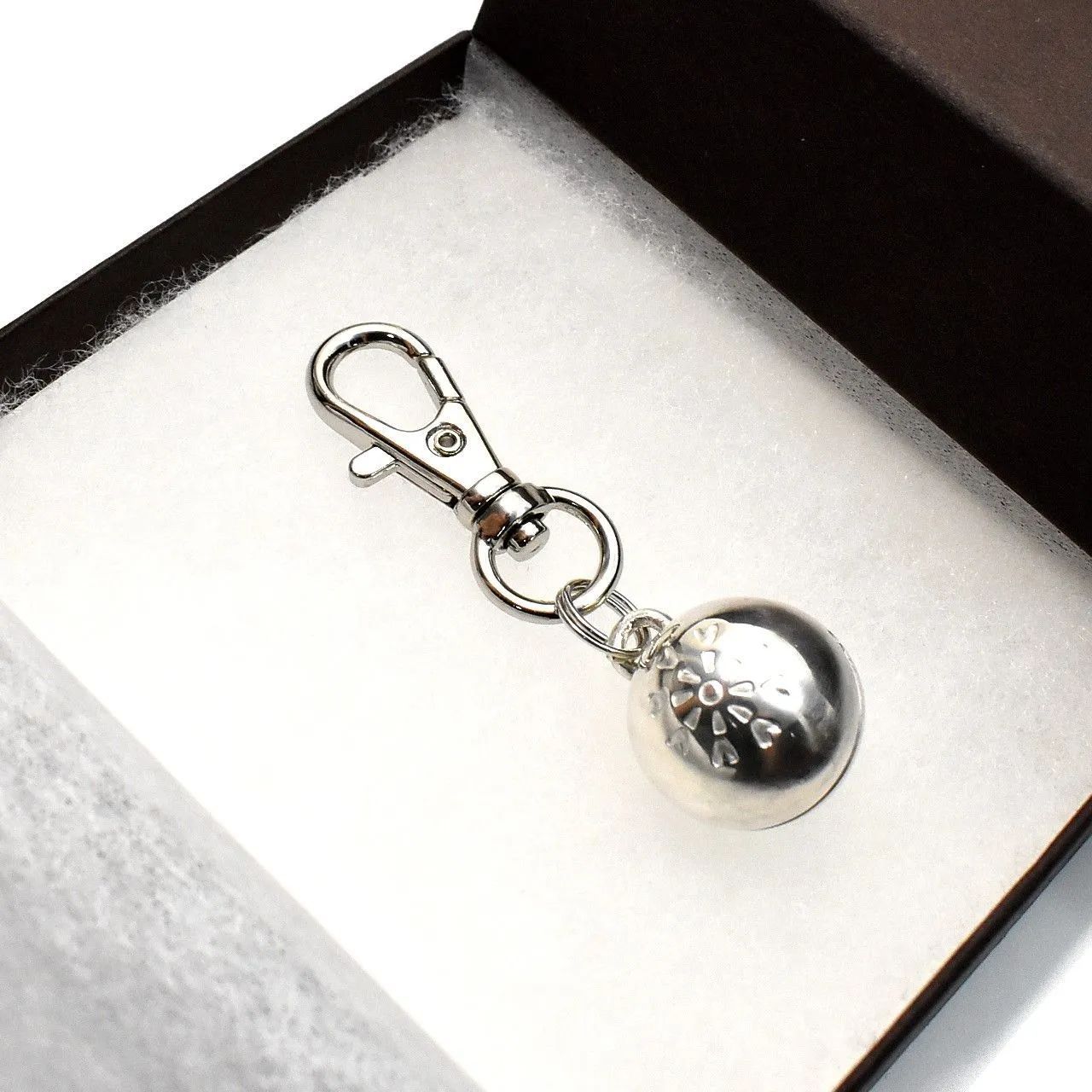 鈴 花の刻印模様 キーホルダー silver製