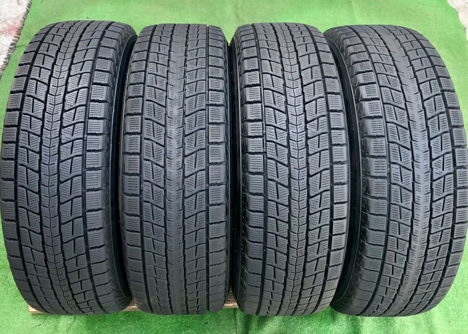DUNLOP（ダンロップ） * 商品名：WINTER MAXX SJ8+ * タイヤサイズ：225/65R17 102Q * 製造年週：2022年45週 * 本数：4本セット