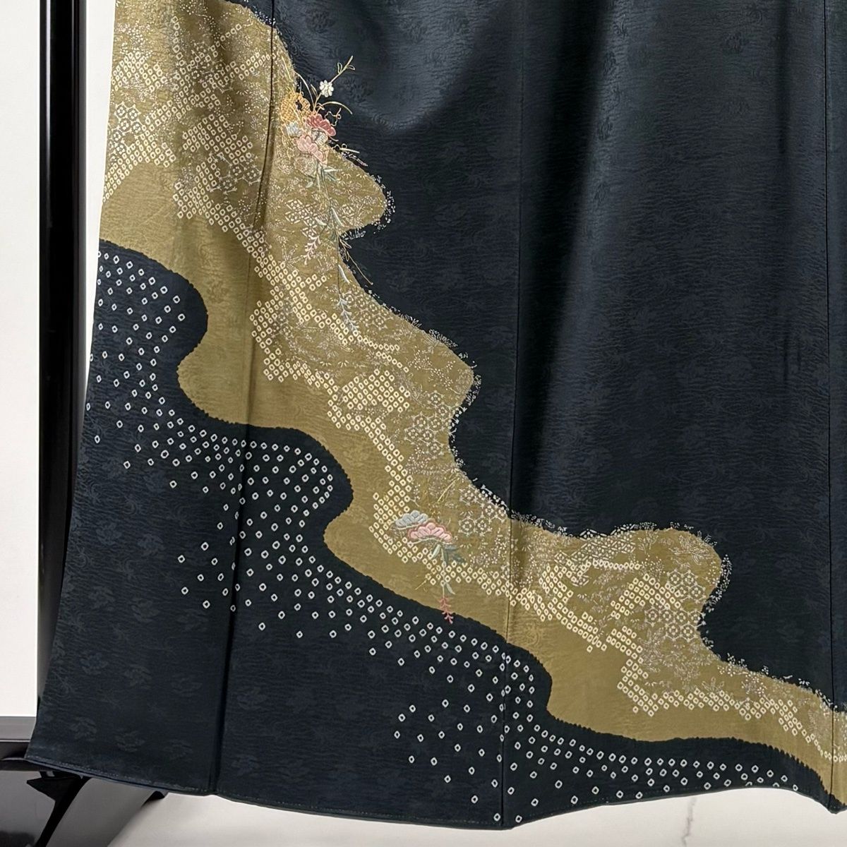 付下げ 名品 落款 雪輪 秋草 絞り 箔 深緑 袷 身丈162.5cm 裄丈68cm