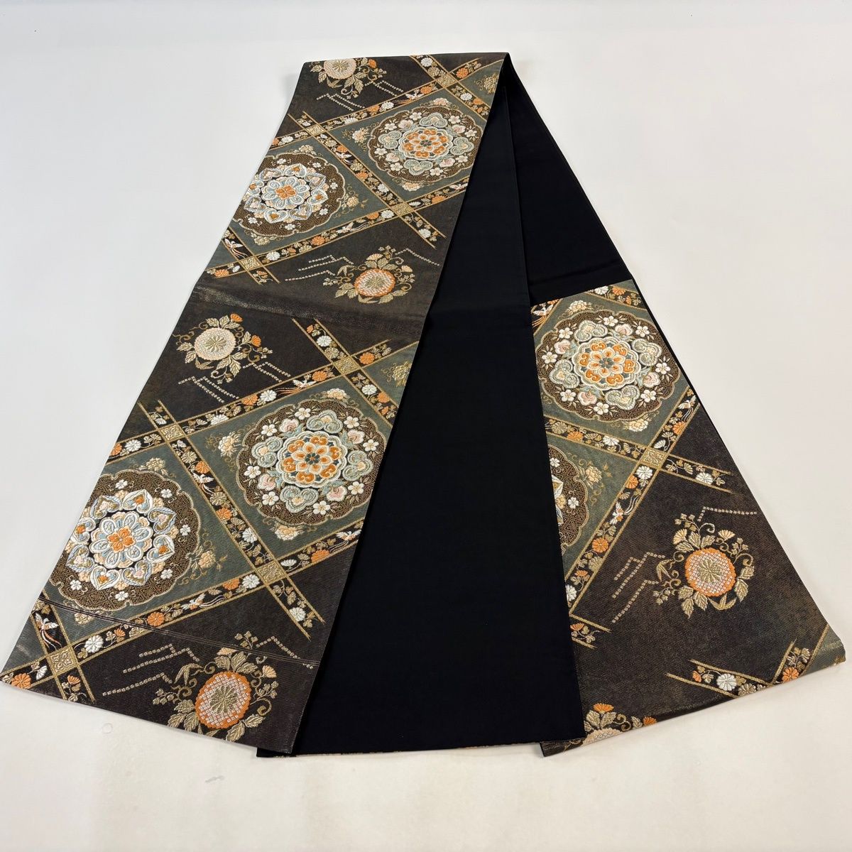 美品】 袋帯 秀品 華文 鳥 金糸 唐織 黒 六通 正絹 【中古】 - メルカリ