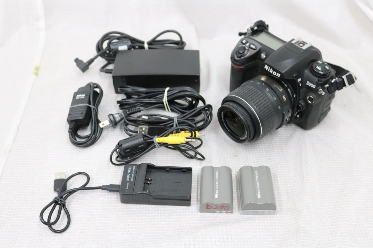 【返品保証】 【シャッター5504回】ニコン Nikon D200 AF-S DX NIKKOR 18-55mm F3.5-5.6G デジタル一眼 e15155