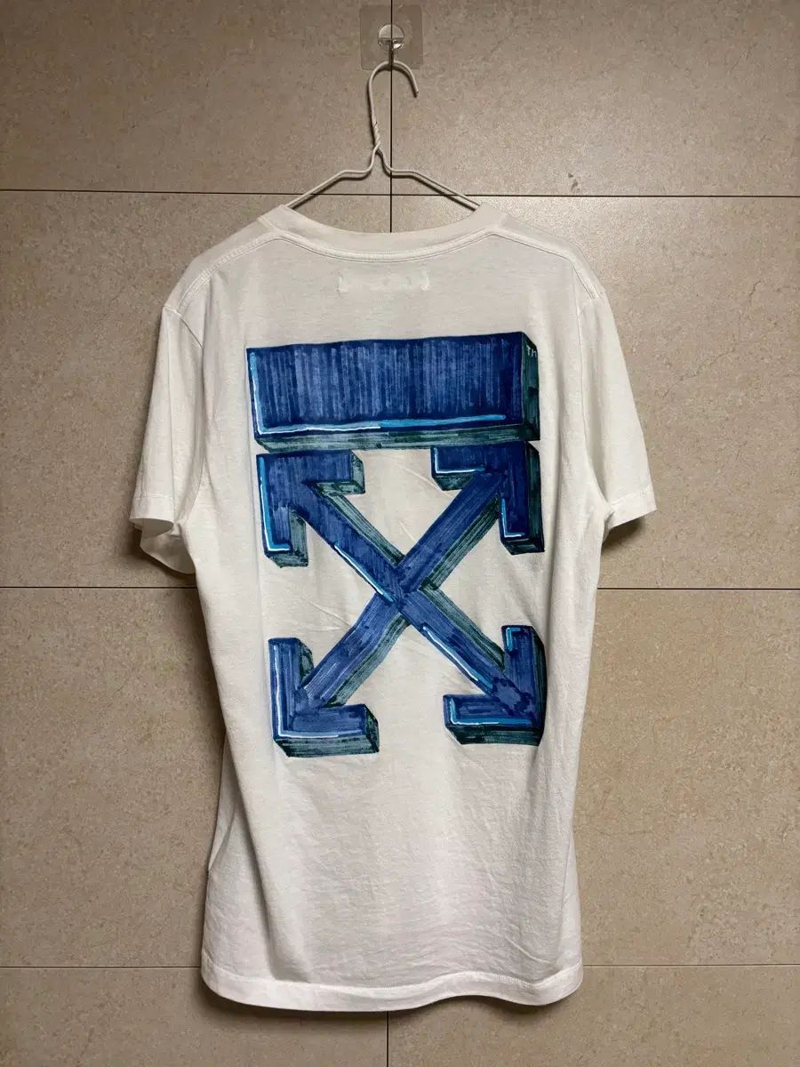 オフホワイト 半袖 Tシャツ 青 ロゴ