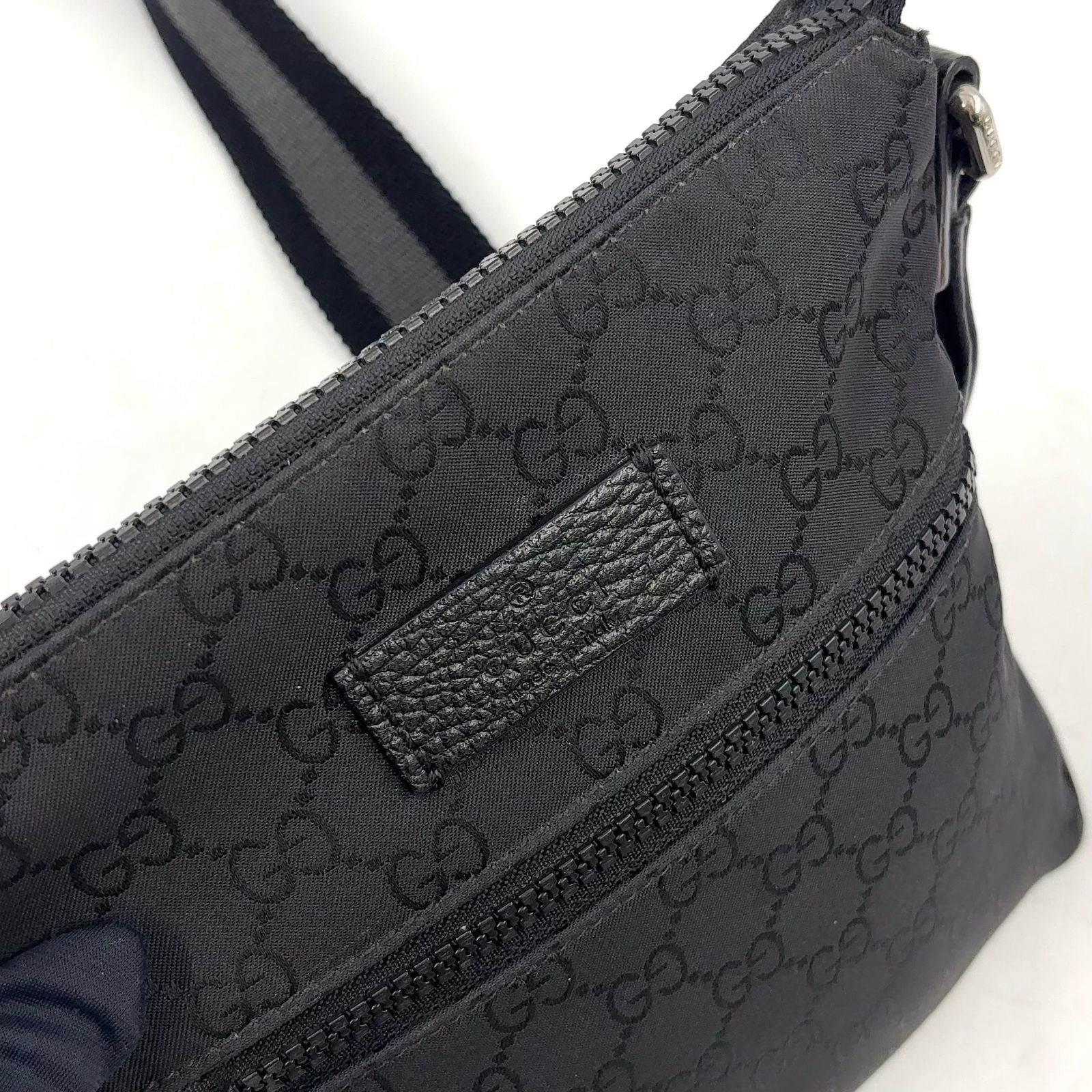新着】GUCCI GG柄 ナイロン レザー、ナイロン ブラック ショルダー