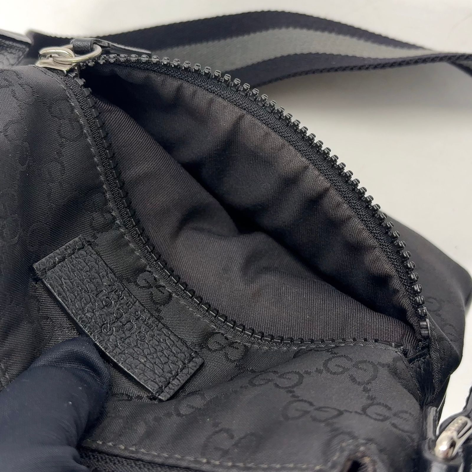 新着】GUCCI GG柄 ナイロン レザー、ナイロン ブラック ショルダー