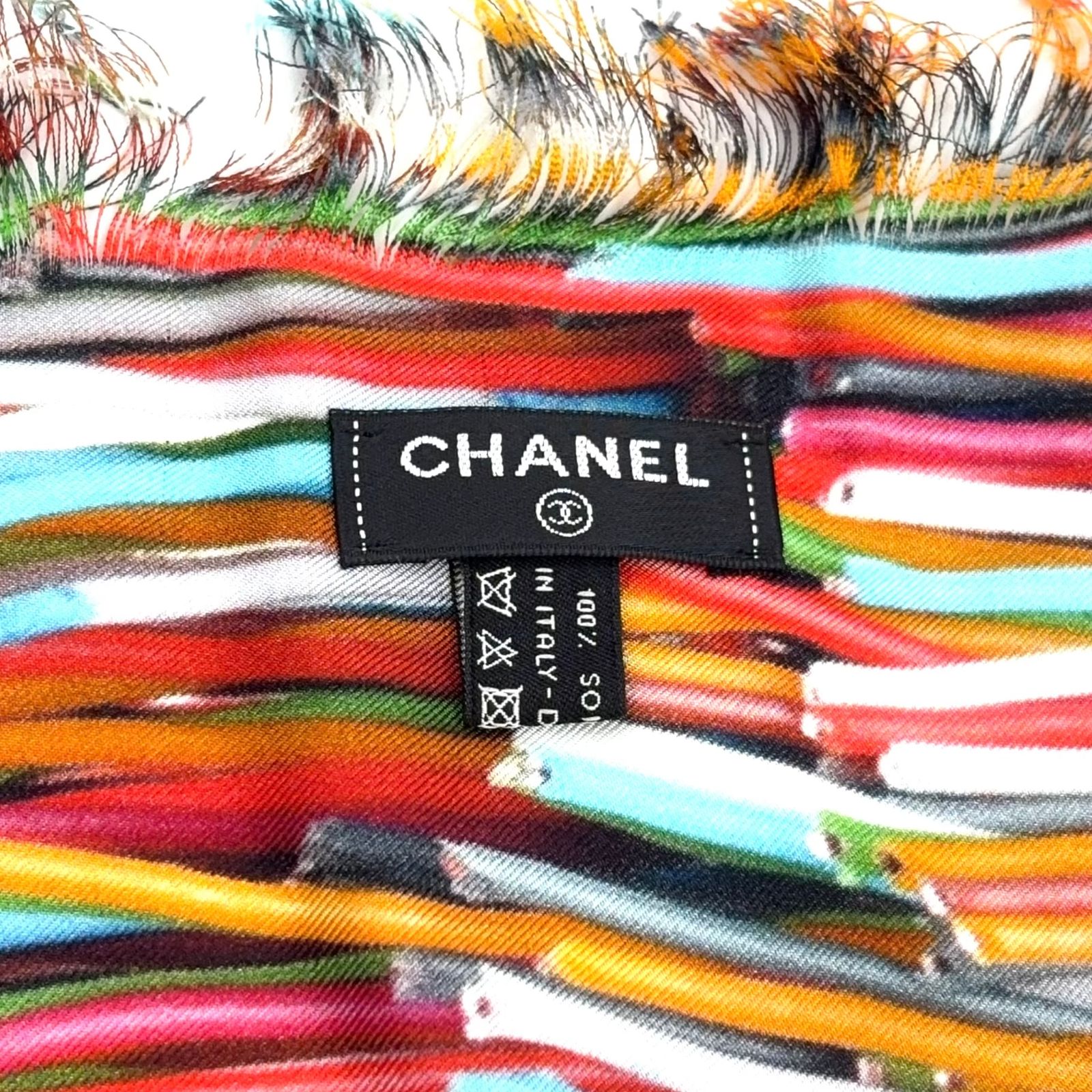 新着】CHANEL ロゴ グラフィック シルク ホワイト、マルチカラー 大判