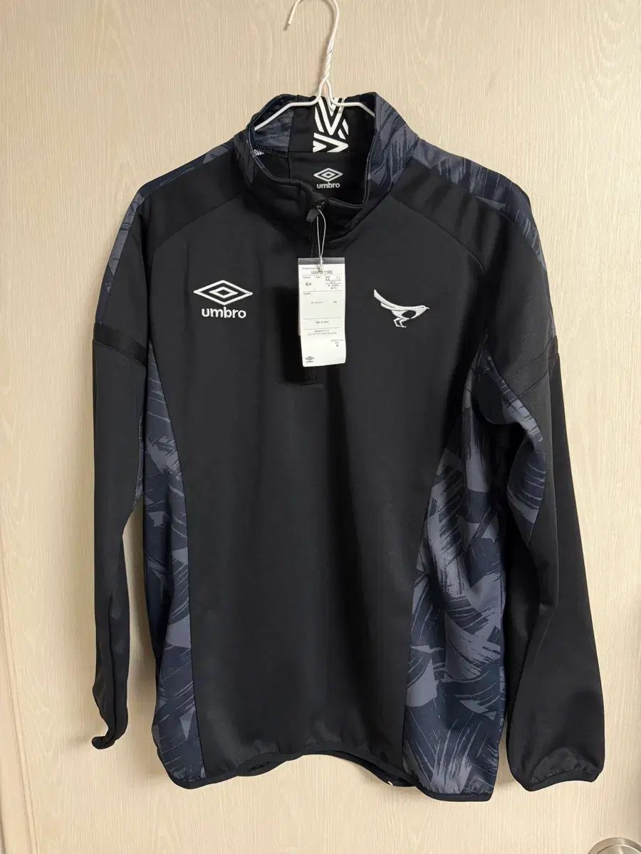 アンブロ アンブロ（umbro） 城南FC トレーナー ジップアップ M サイズ 出品