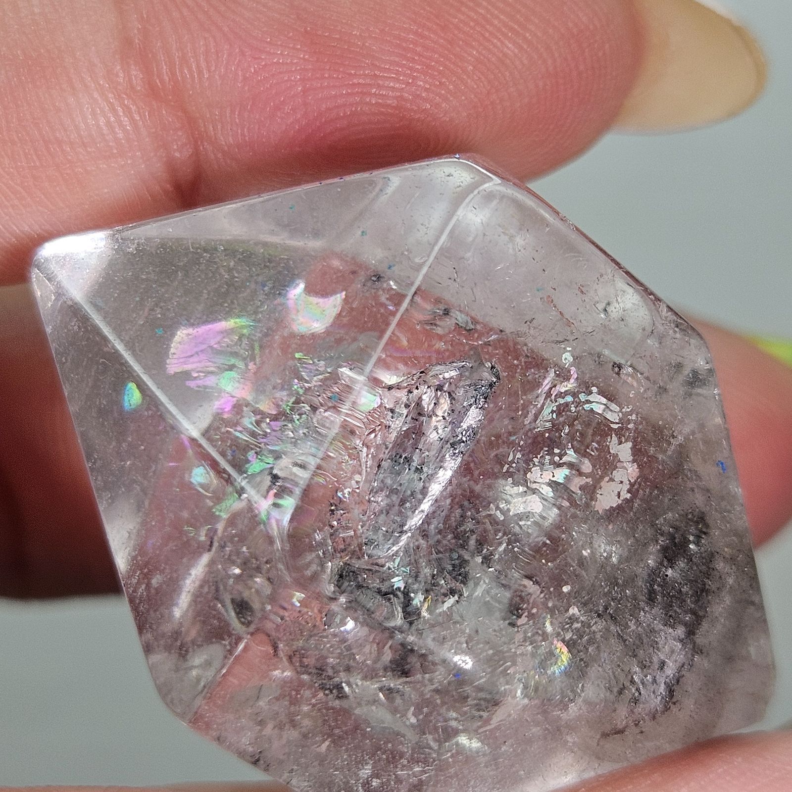 ハーキマーダイヤモンド　透明 多面体 原石 虹色反射　水晶 虹入り水入り水晶 ハーキマーダイヤモンド 原石研磨 - メルカリ