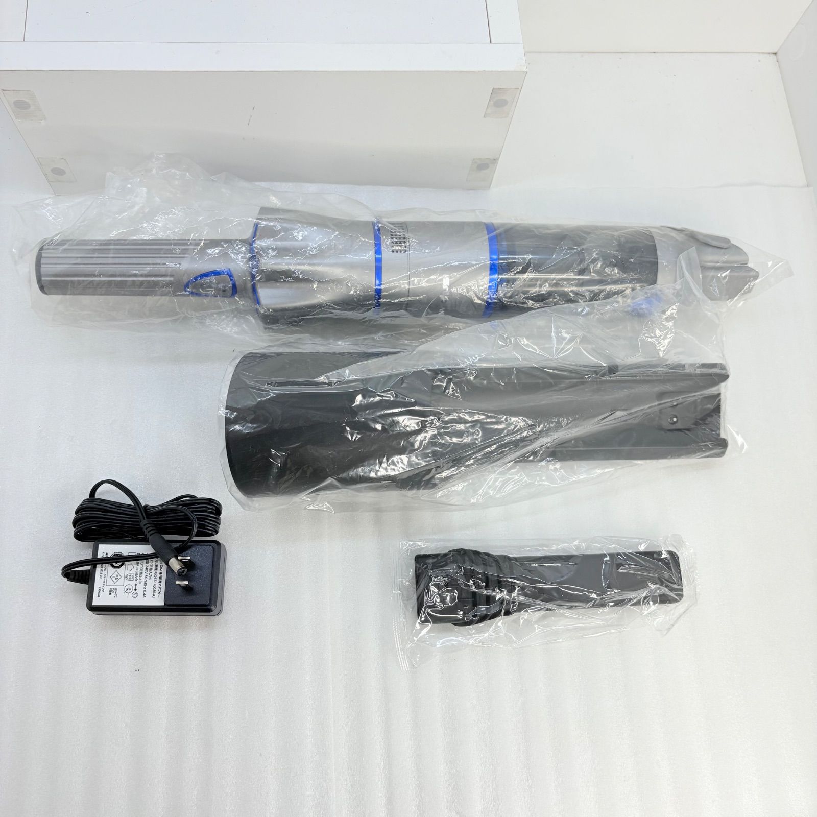 新品・未使用】23年製 インビクタスワン コードレスハンディクリーナー