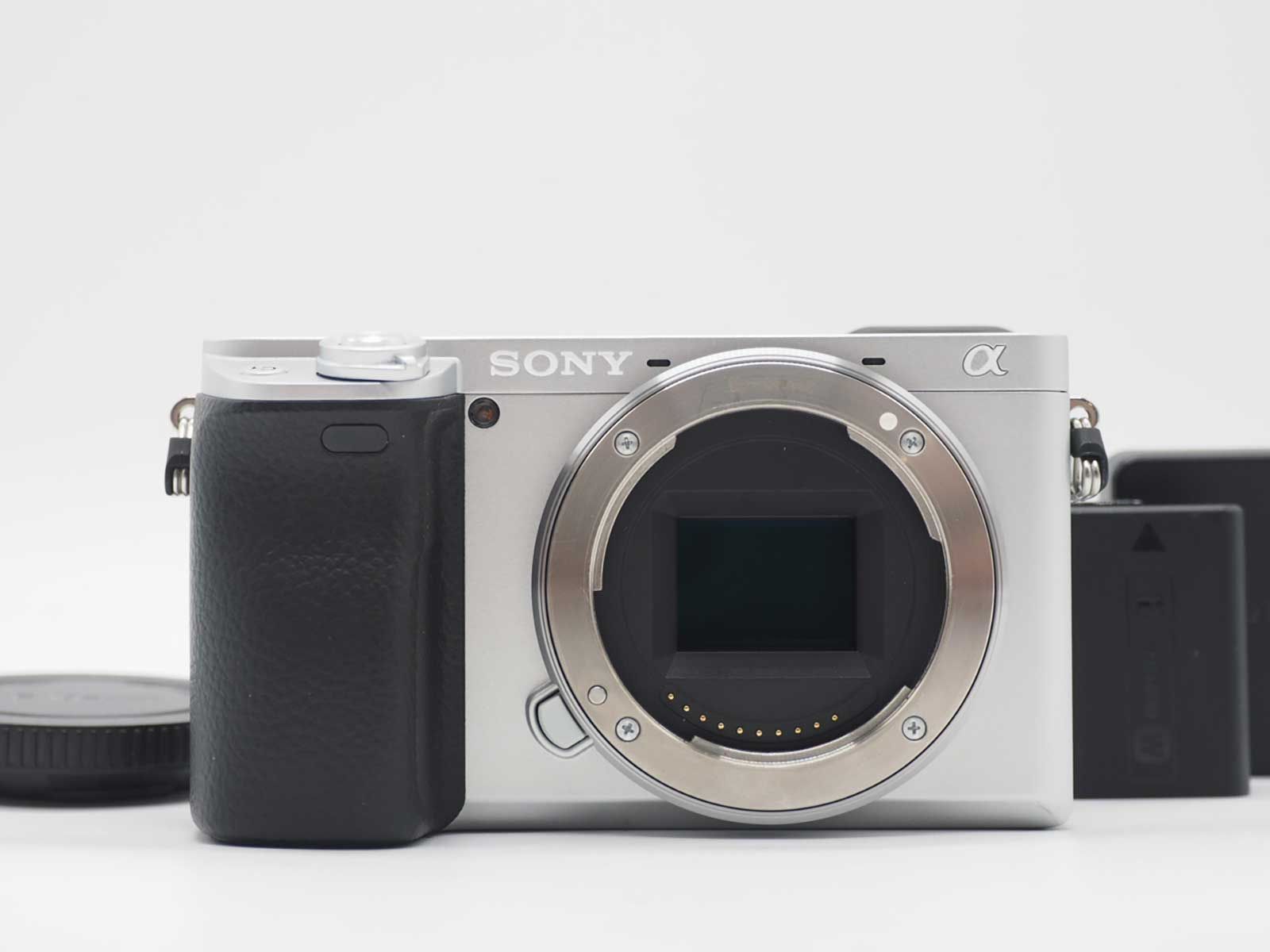 ソニー Sony Alpha A6400 24.2MP Digital Camera Silver 5256 Shots [美品] #Z6659A