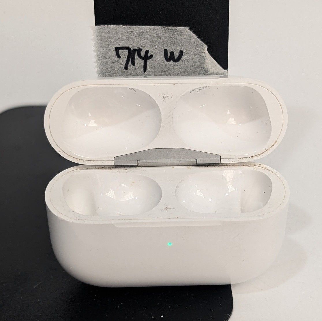 Apple AirPods Pro 第2世代 充電ケース A2968 中古 ケースのみ 動作