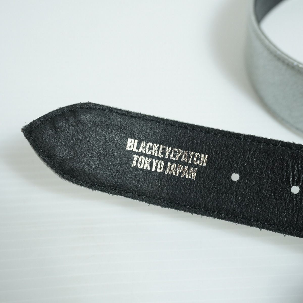 美品 BLACK EYE PATCH ブラックアイパッチ GLITTERED LETTERS BELT