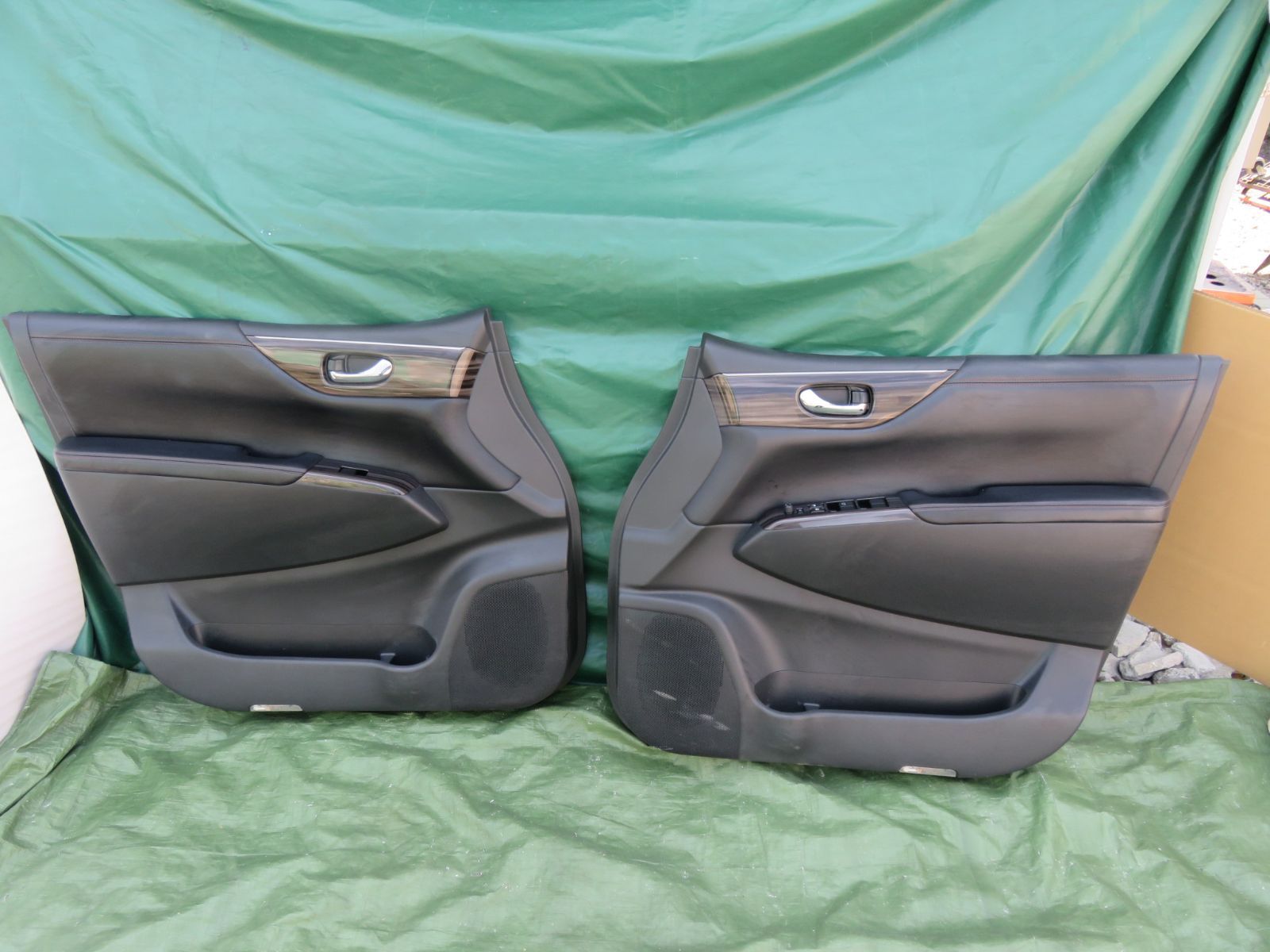 LK1809* 日産 エルグランド E52/後期 フロント 左右/ドア内張り レザー調 トリム 赤ステッチ パワーウインドウ /TE52 PE52　※汚れ
