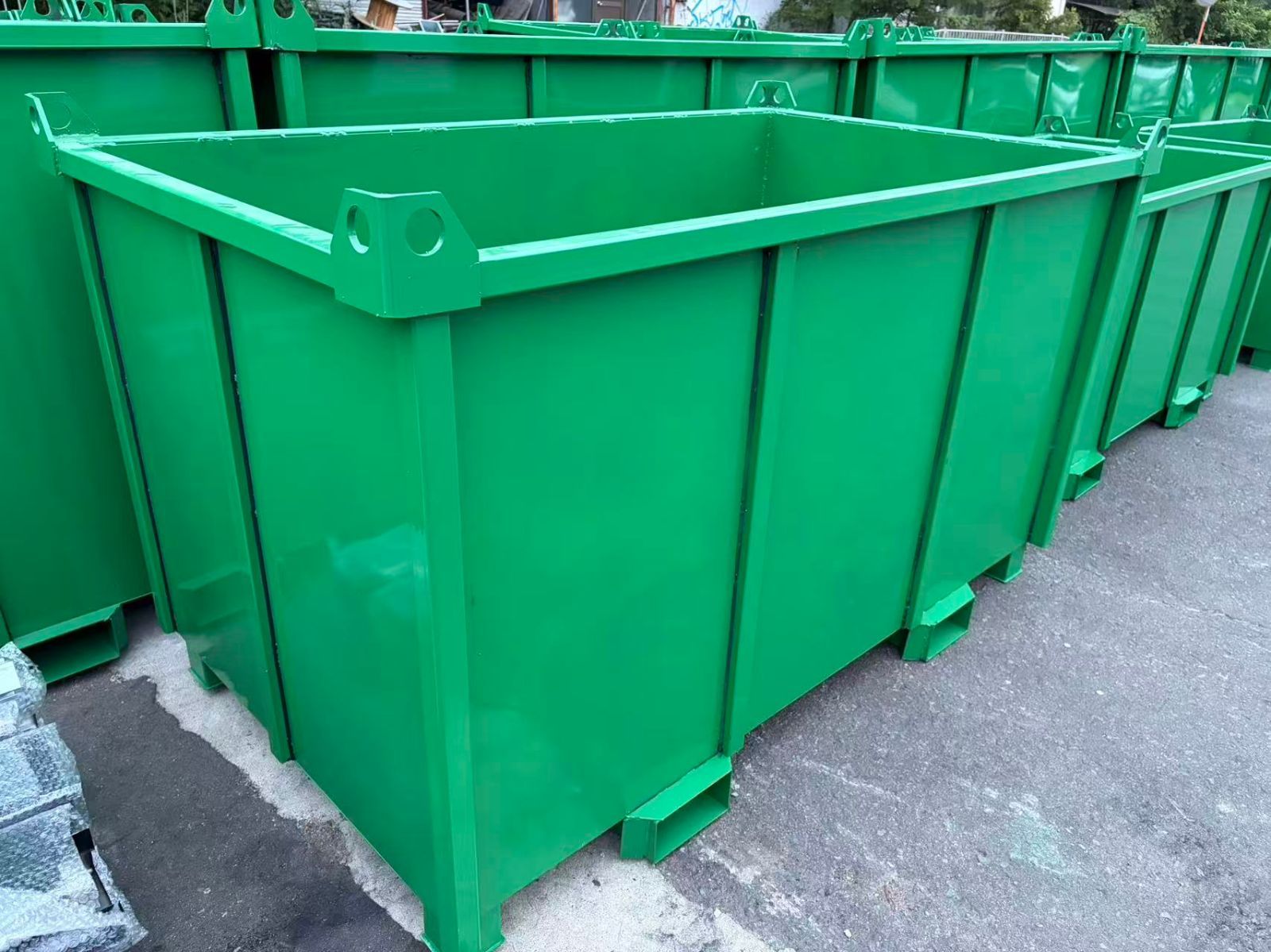 送料込専用ページ可 大阪 和歌山市 関西 新品未使用 1.5立米 中型 バッカン 鉄箱 緑 産廃ボックス リサイクルボックス 1.5立方 フォークリフト 吊り下げ可 積重 水抜き穴 グリーン 1.5 スクラップ