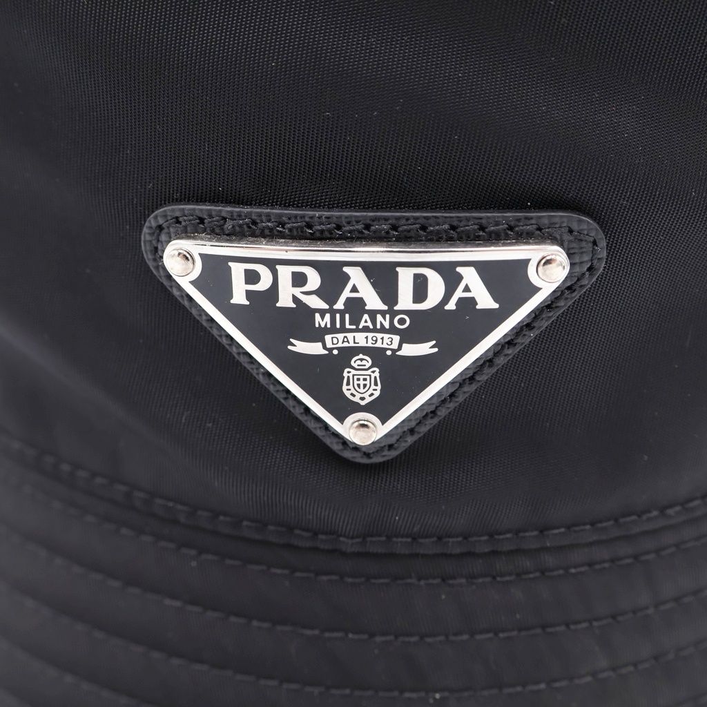 PRADA (プラダ) トライアングルロゴ バケットハット 帽子 ブラック