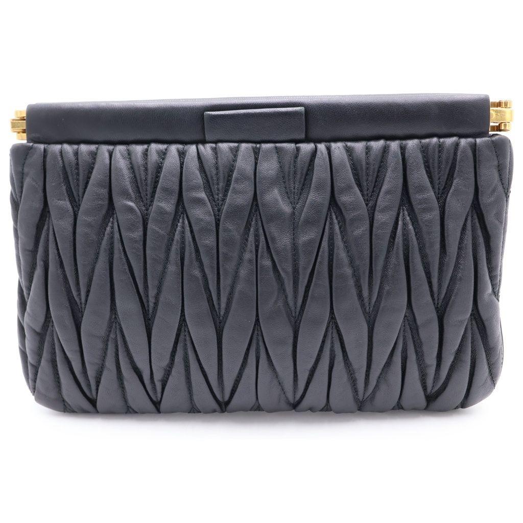 【美品】MiuMiu マテラッセ　ブラック　クラッチバッグ miumiu (ミュウミュウ) マテラッセ レザークラッチバッグ ブラック