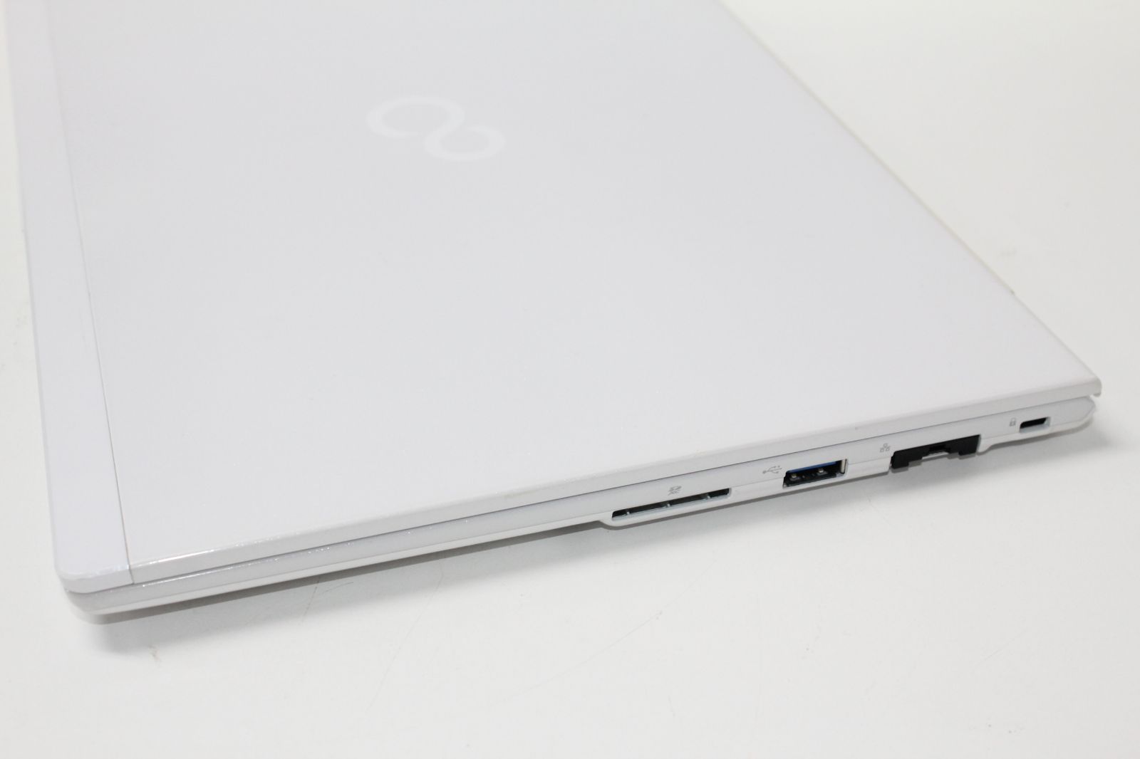中古ノートPC】富士通〈LIFEBOOK UH90/B3〉第8世代Core i7/SSD256GB