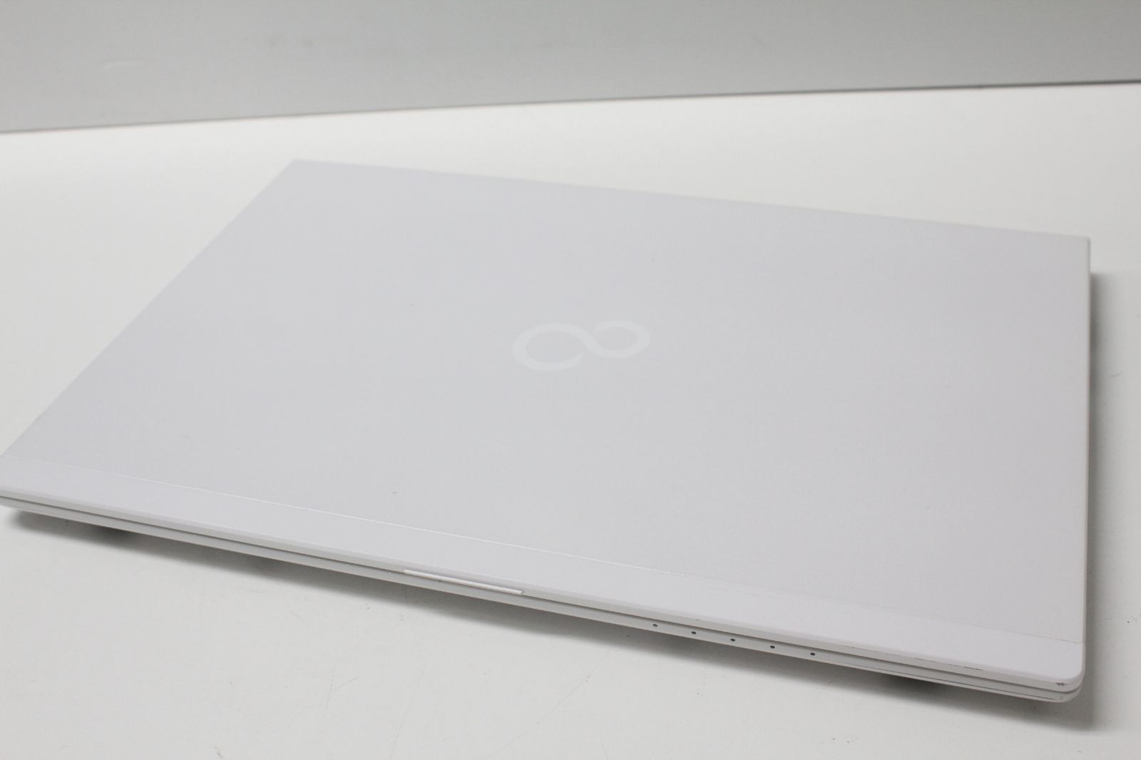 中古ノートPC】富士通〈LIFEBOOK UH90/B3〉第8世代Core i7/SSD256GB