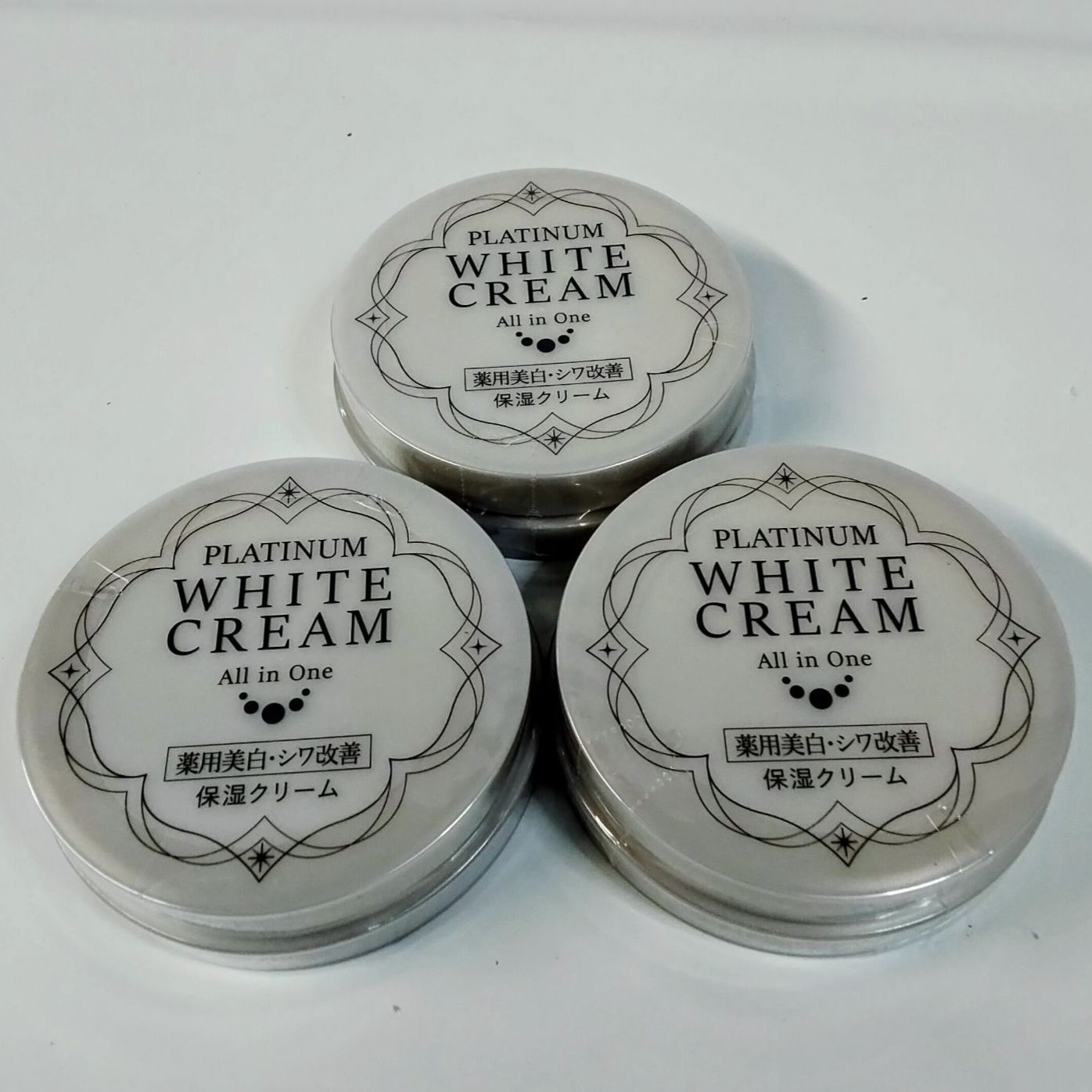 【未開封】プラチナホワイトクリーム 40g×3個セット(合計120g) 薬用美白 シワ改善 オールインワン 保湿クリーム 日本製 《NO 01438》
