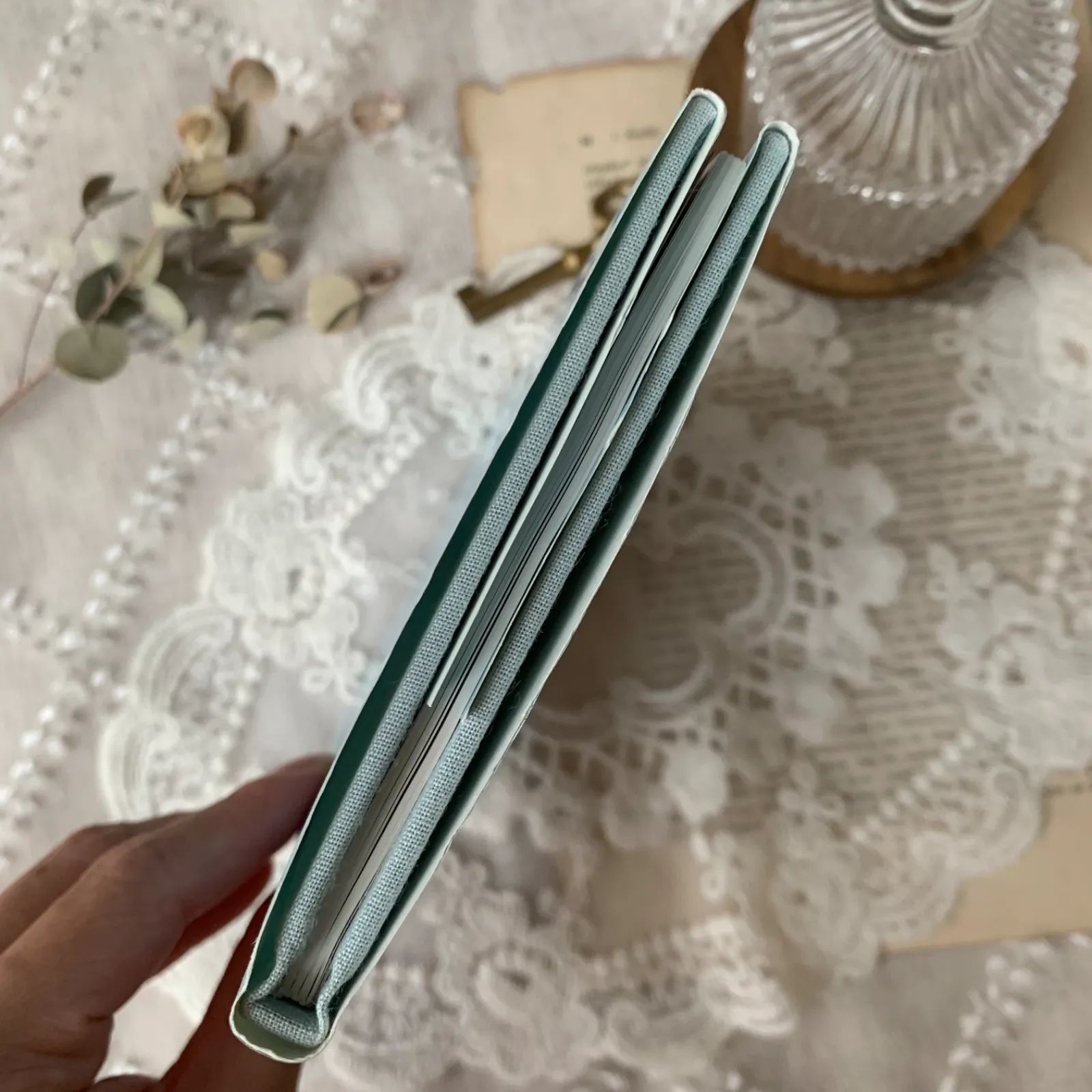 稀少1891年　美しいアンティーク古書ヴィクトリアン洋書　ジャンクジャーナル素材 ヴィンテージ 洋書 絵本 A Token of Friendship 1990年 植物