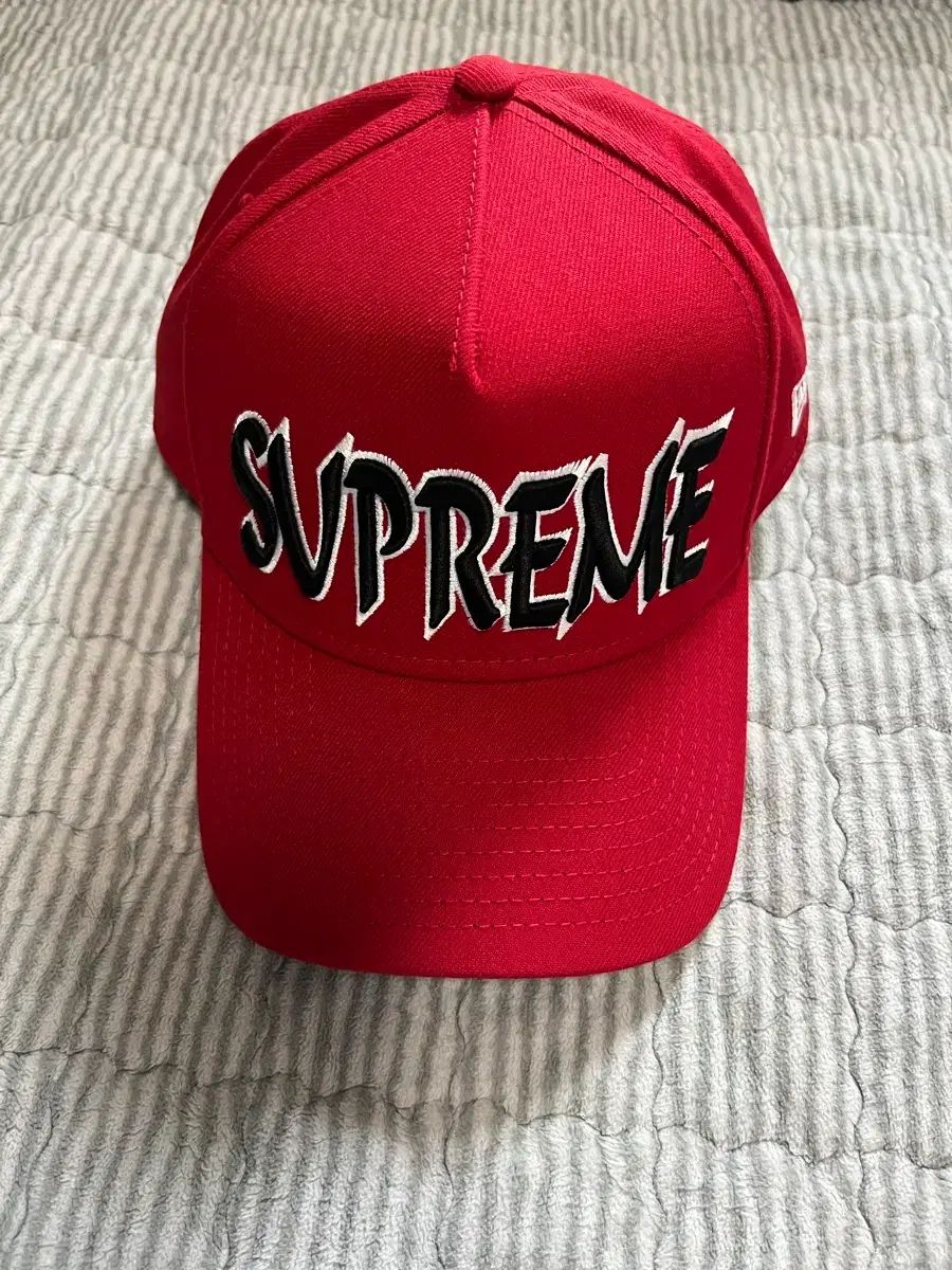 シュプリーム Spellout NEW ERA レッド