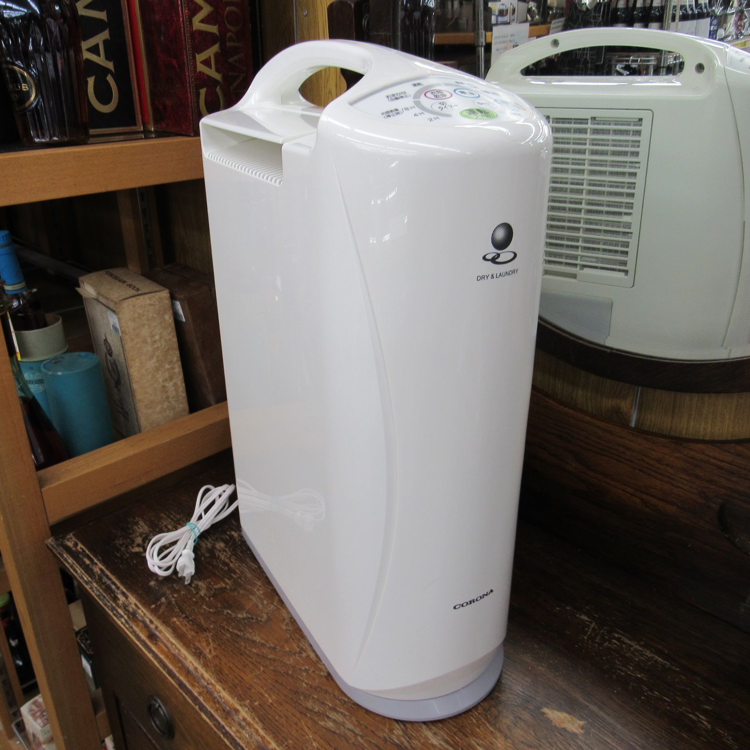 梅雨が明けても湿度が高い！コロナ CORONA 衣類乾燥除湿機 CD-S6319-W