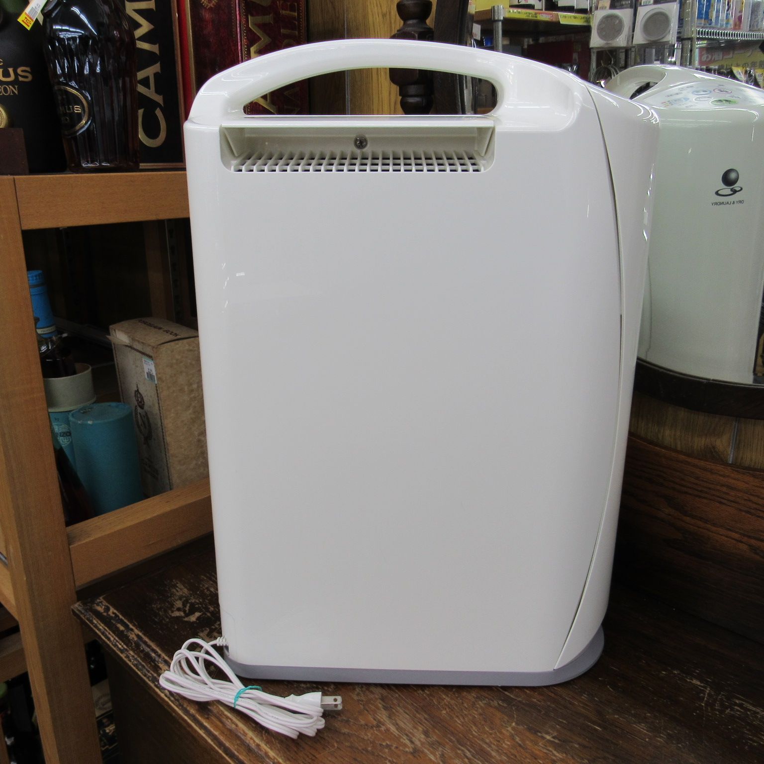 梅雨が明けても湿度が高い！コロナ CORONA 衣類乾燥除湿機 CD-S6319-W