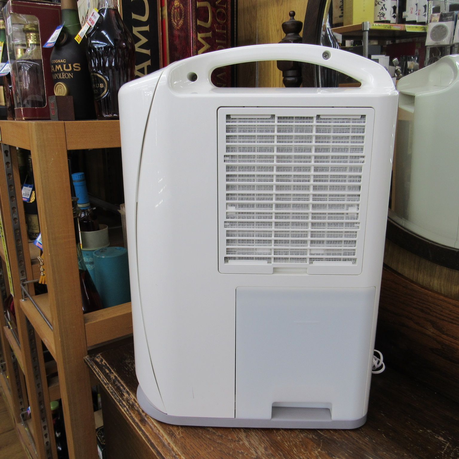梅雨が明けても湿度が高い！コロナ CORONA 衣類乾燥除湿機 CD-S6319-W