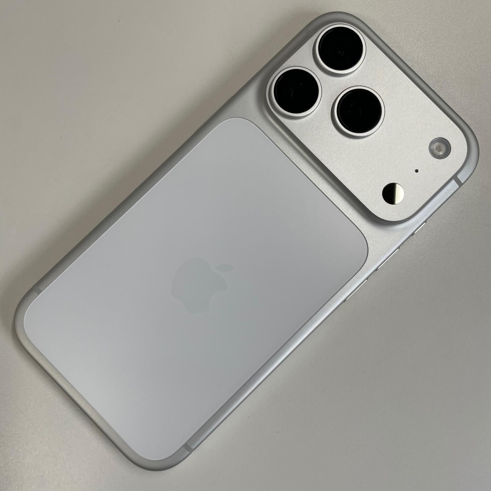 iPhone 17 Pro 256GB シルバー 中古 - softbank