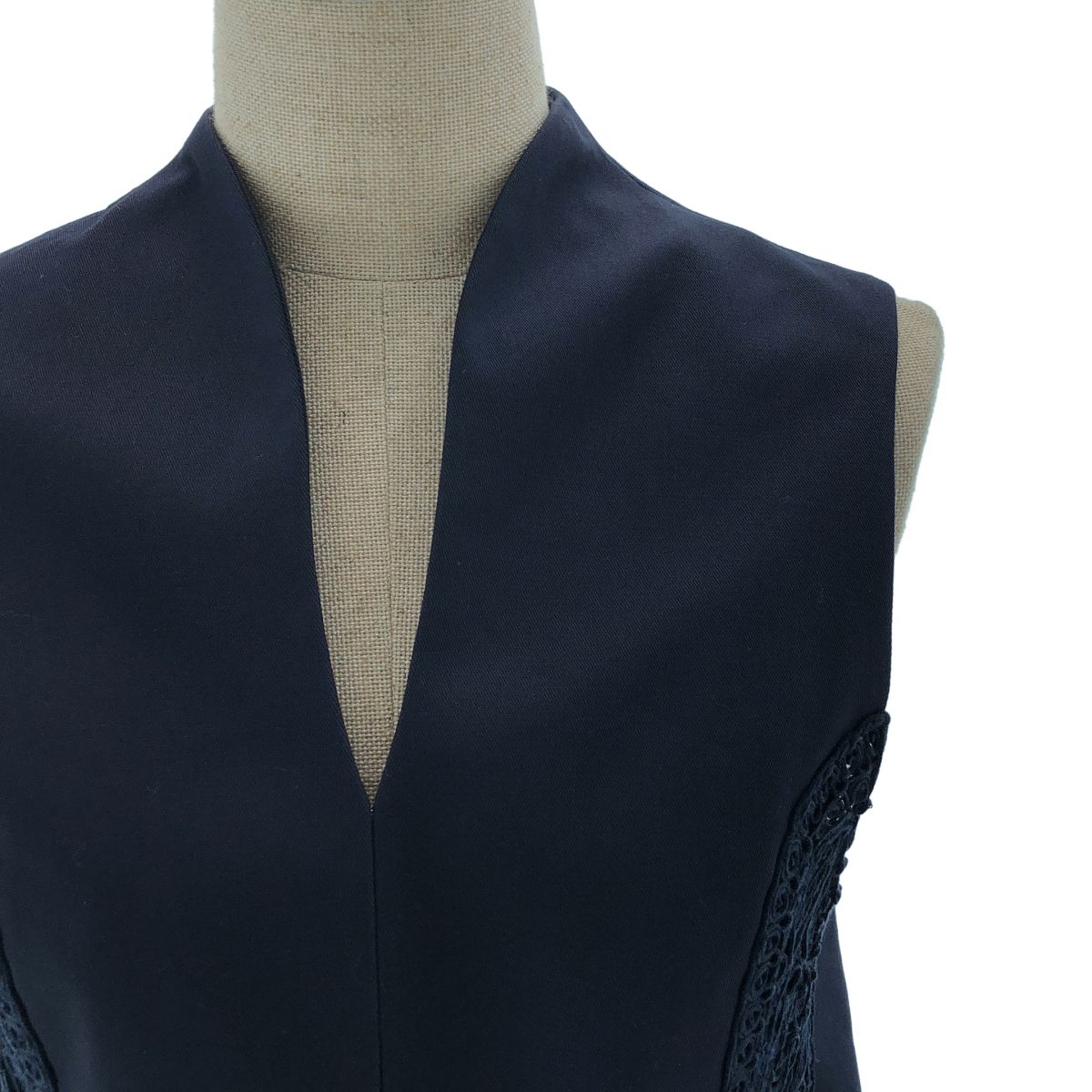 mame - Mame Kurogouchi マメクロゴウチ　レースベスト　ネイビー Mame Kurogouchi / マメクロゴウチ | 2024SS | Cording Emb Detail