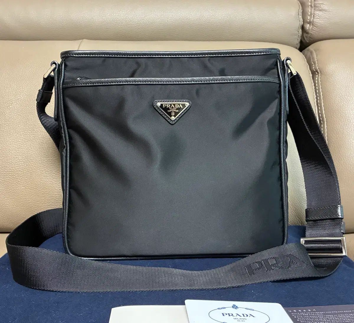 PRADA テスート ナイロン メッセンジャー クロスバッグ ブラック 96,950円