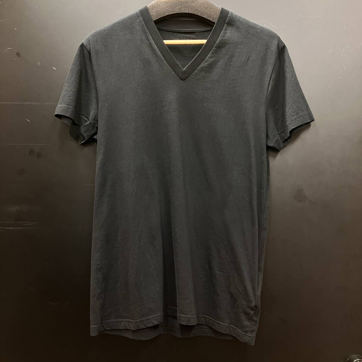 PRADA UJM493／三角パッチ／VNeck Pack Tee プラダ