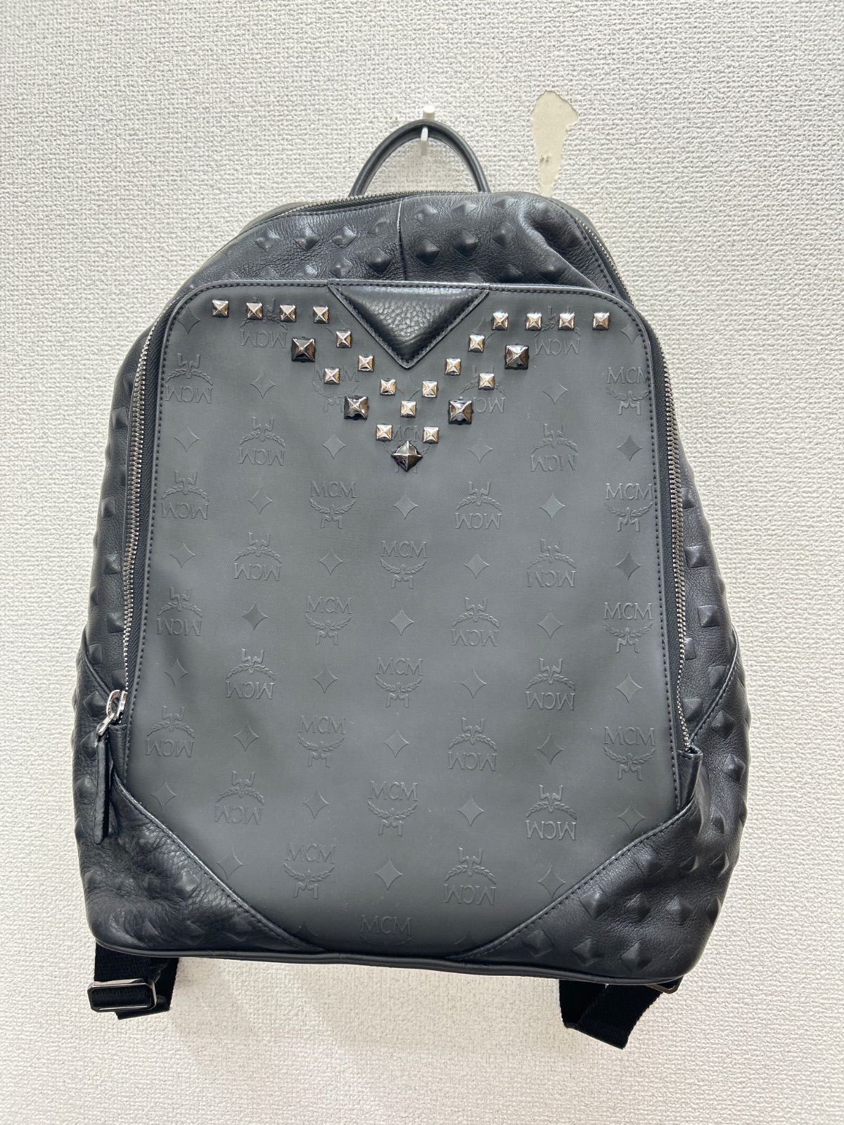 19.　MCM エムシーエム　デュークオデオン　スタッズ　レザー　ブラック　リュックサック